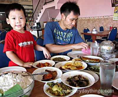 Padang food near Pacific Palace Hotel, Batam. Cant remember the ...